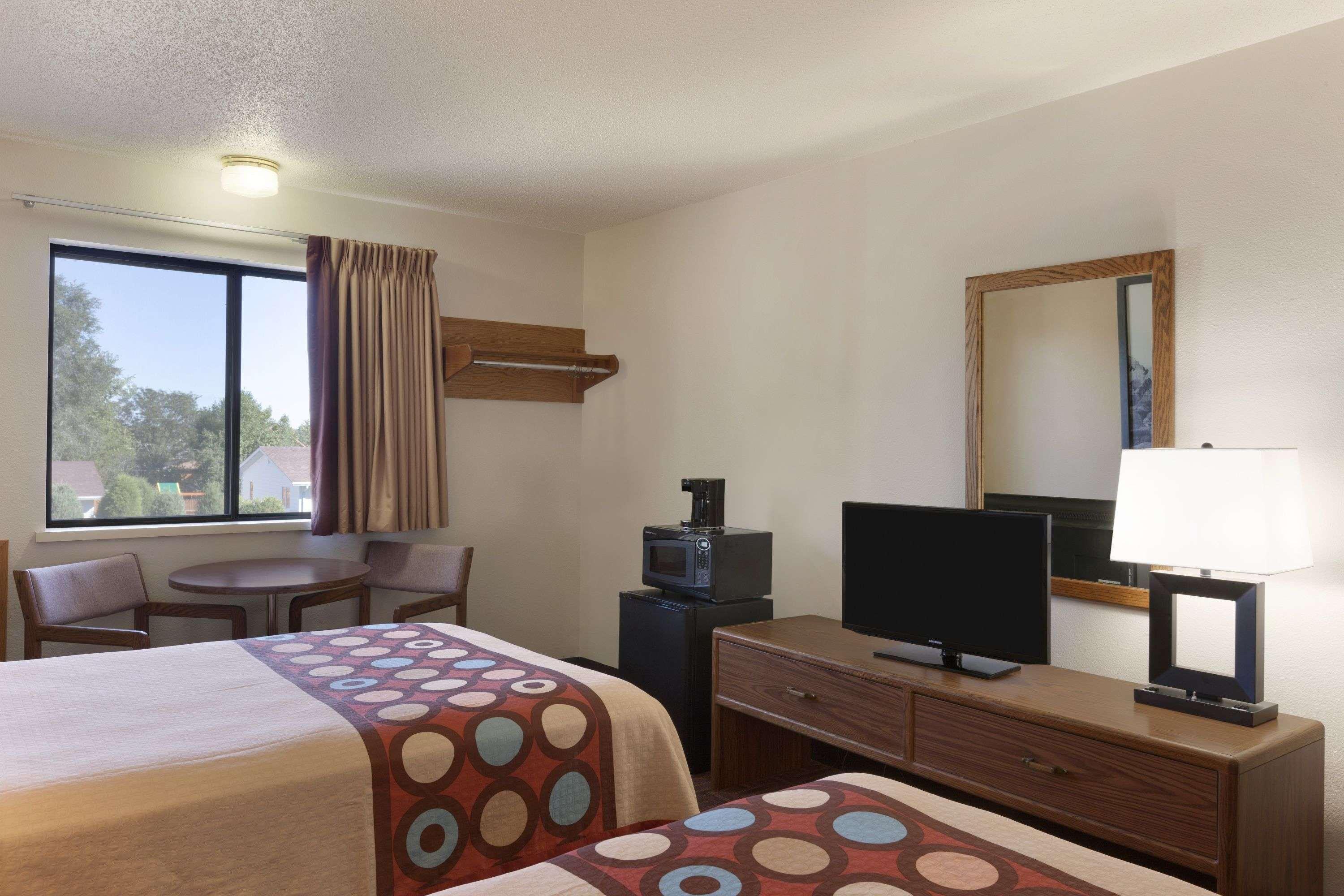Super 8 By Wyndham Wall Extérieur photo
