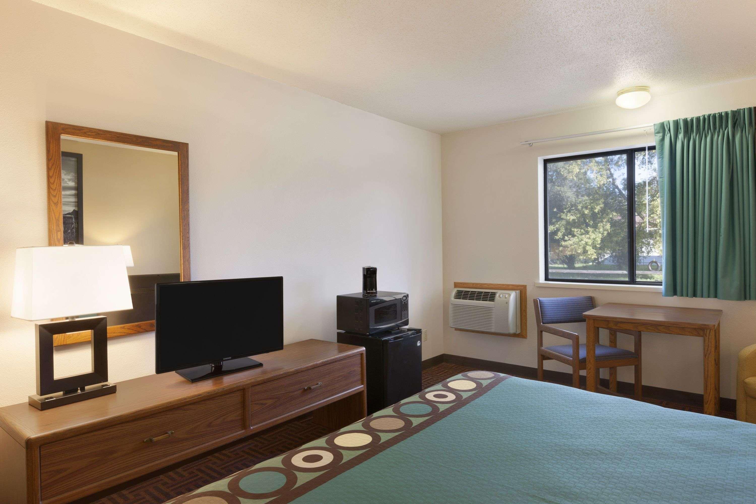 Super 8 By Wyndham Wall Extérieur photo