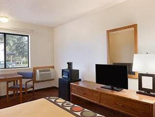 Super 8 By Wyndham Wall Extérieur photo