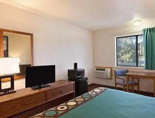 Super 8 By Wyndham Wall Extérieur photo