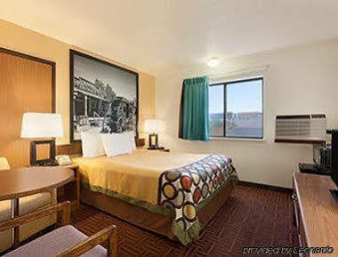 Super 8 By Wyndham Wall Extérieur photo